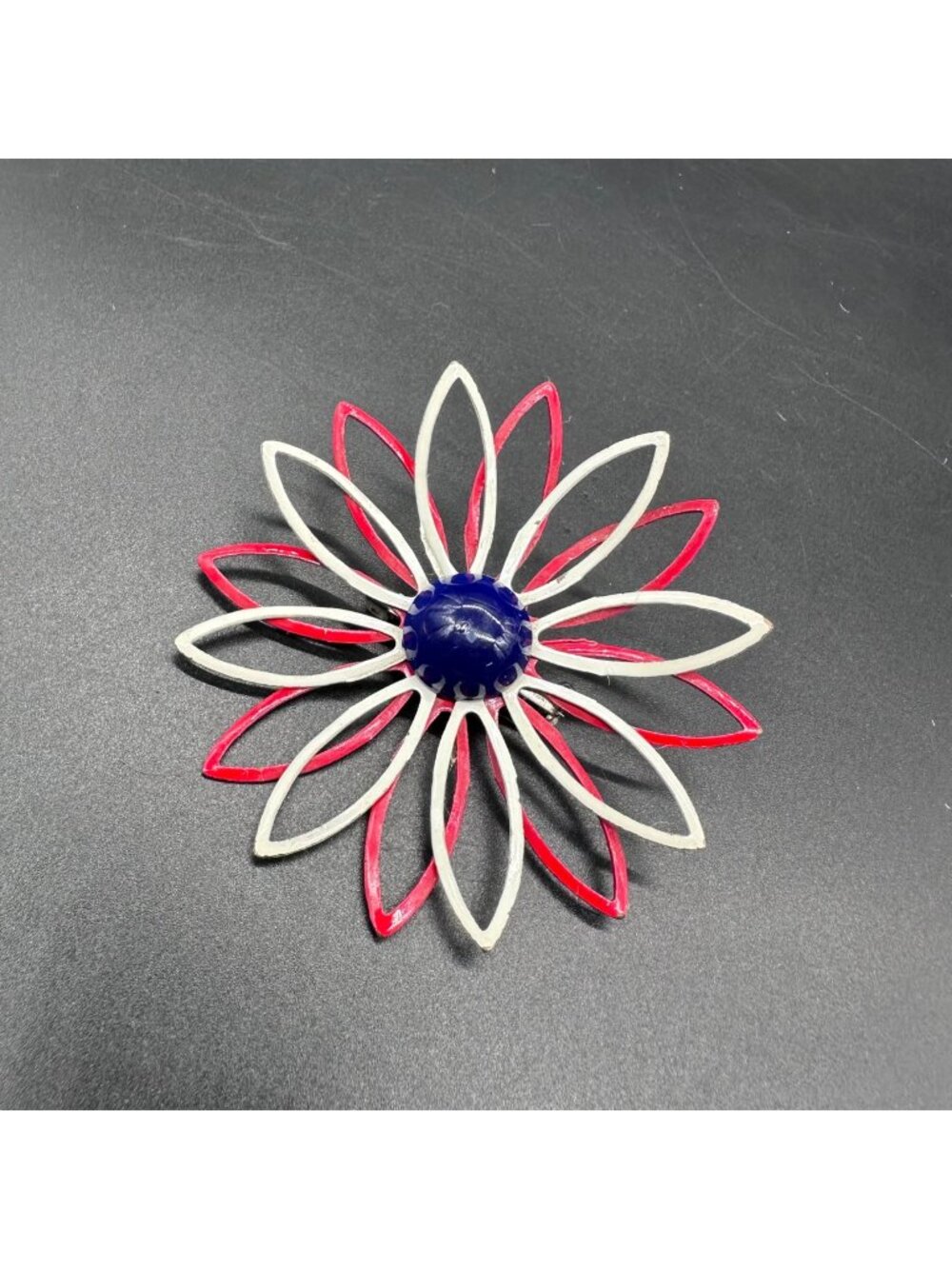 Vintage Patriotic Daisy Flower Power Brooch Pin Red White Blue 70s Retro Floral